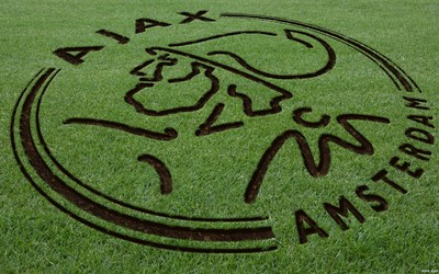 xingkong独家-乌克兰队更衣室新战术演练